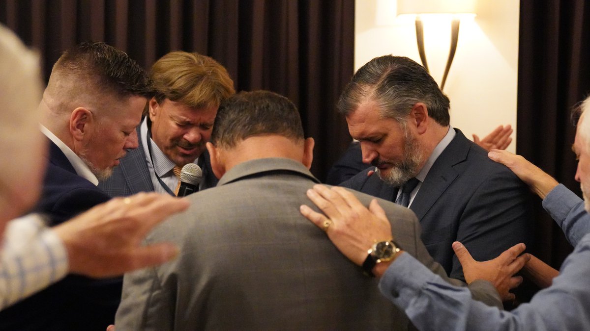 SenTedCruz's tweet photo. As we’ve returned to the Senate this week, I was delighted to speak with over 60 pastors and faith leaders from across the country at an event hosted by the National @FaithAdvisory Board and @CityServe.

I had two important messages to deliver to the crowd:

1: Common sense and faith are under attack from the radical left.
2: Revival is coming in America.