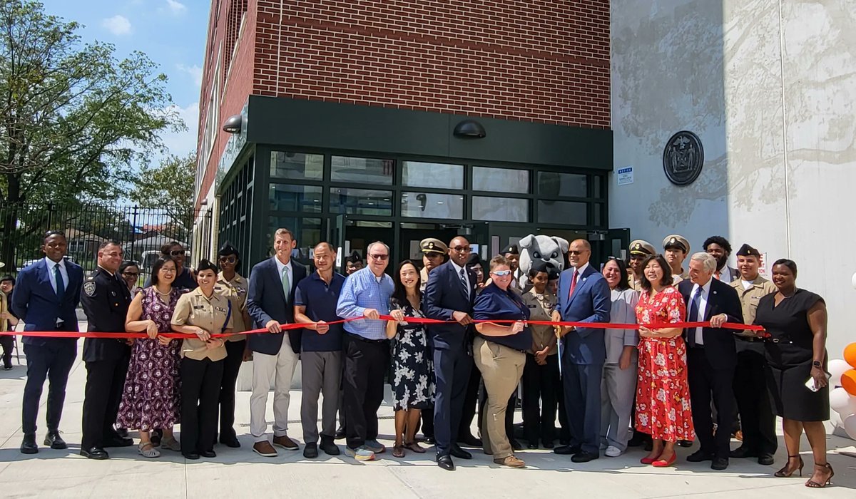 NYC_SCA's tweet photo. It was a vibe today with Chancellor Banks, SCA President and CEO Kubota and Principal Colby at the ribbon cutting for the new annex at Cardozo HS! We kicked off the school year in true Cardozo fashion with performances from the band and cheerleaders. #FirstDayofSchool https://t.co/qwnb3UQOe0