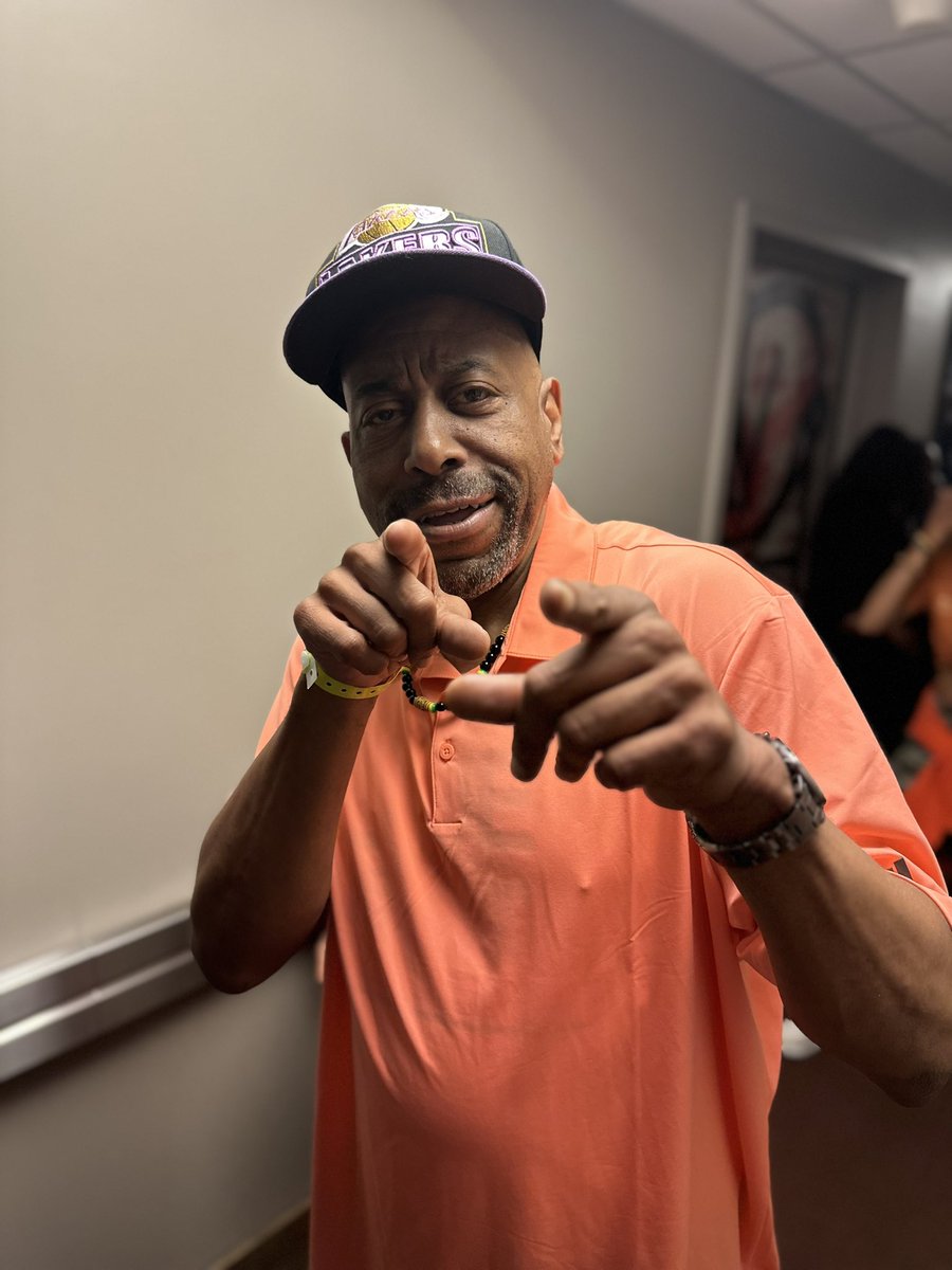 jsrohn's tweet photo. Shots from the F.O.R.C.E. Tour https://t.co/r2SKDywhjY