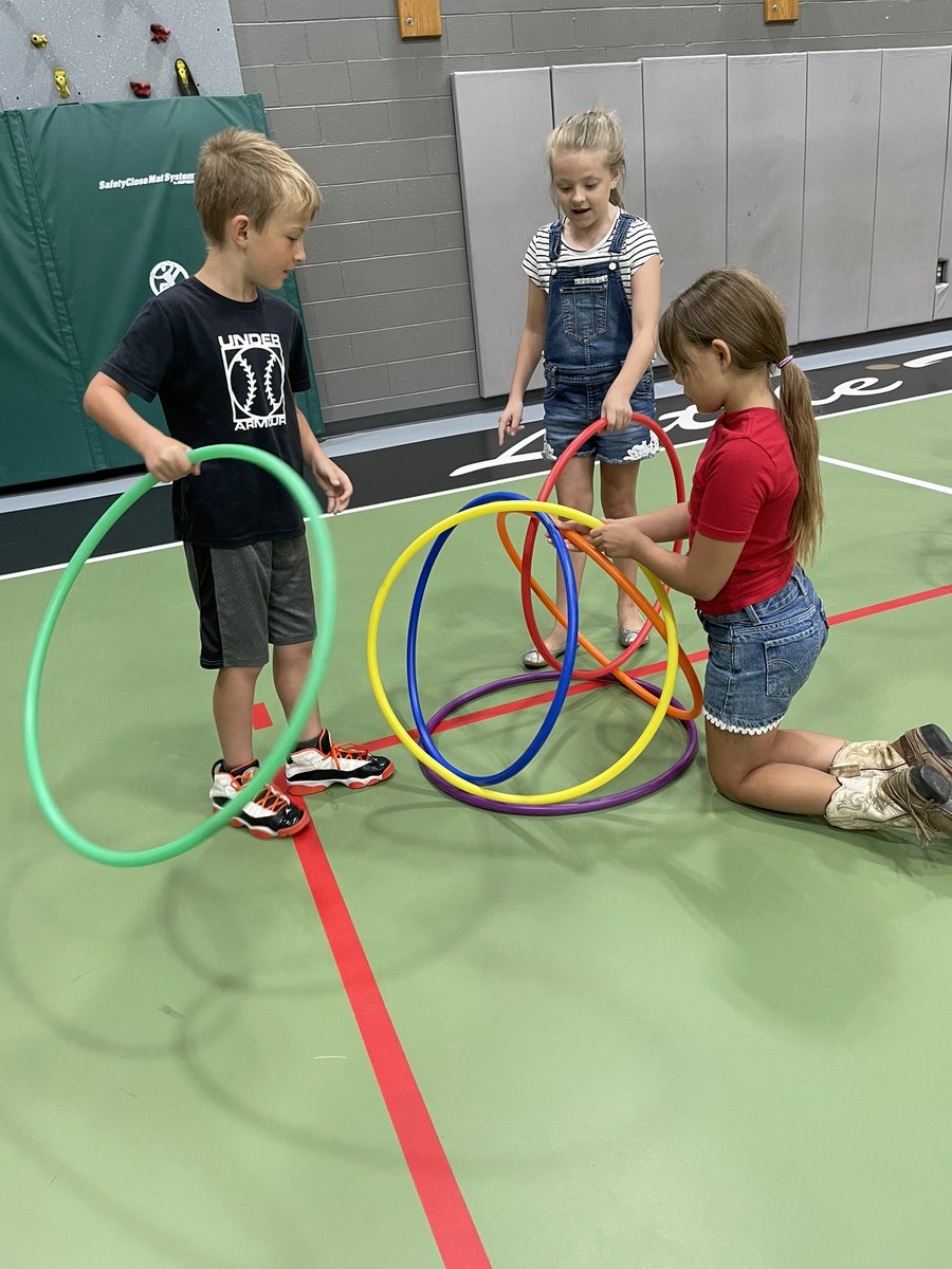 RickWolf734's tweet photo. Best part of the day…Building hula huts and hula castles with 4th graders and Mr. Leopold!!! #inspireengagegrow https://t.co/6QstIX3zSX