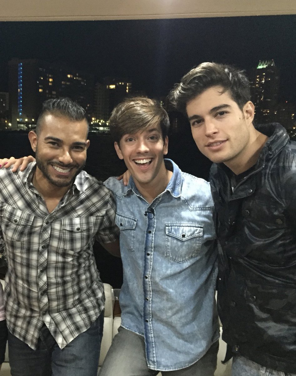 From babies to oldies… (2023 ➡️ 2015). Increíble como 8 años más tarde seguimos queriéndonos, riéndonos e igual de apasionados por lo que hacemos! 📺💙