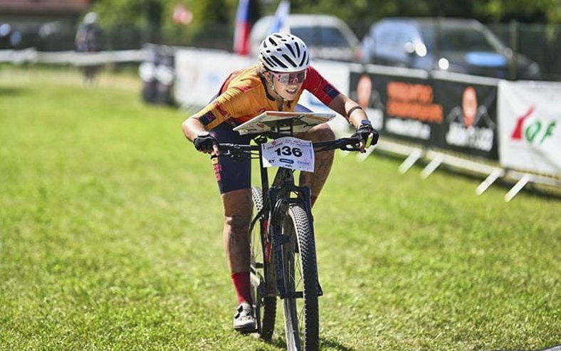 Jana Lüscher (UE Vic) va aconseguir la setena posició a la cursa de relleus dels Campionats del Món d’orientació de bicicleta de muntanya.
unioexcursionistavic.org/jana-luscher-s…