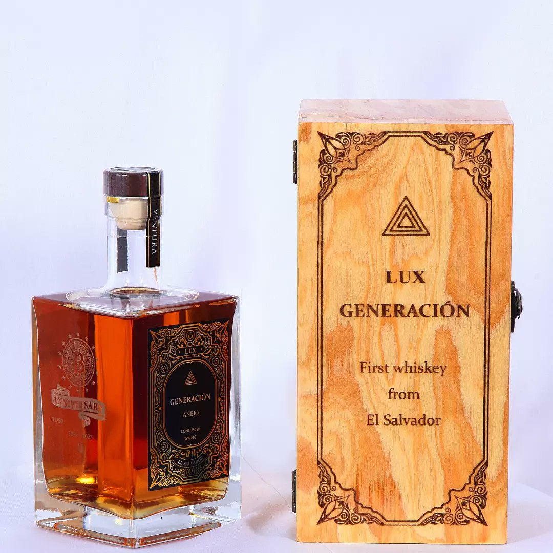 luxgeneraciones's tweet photo. Emocionados de anunciar la Subasta en Línea II de Destilería Ventura en el segundo Aniversario Bitcoin
Edición limitada de 50 botellas únicas de whiskey con tecnología NFC. Únete a la historia y la excelencia de Centroamérica. 🥃🇸🇻
https://t.co/fuCQNMvqQi
#bitcoinanniversarySV https://t.co/XSKiOyGiPq