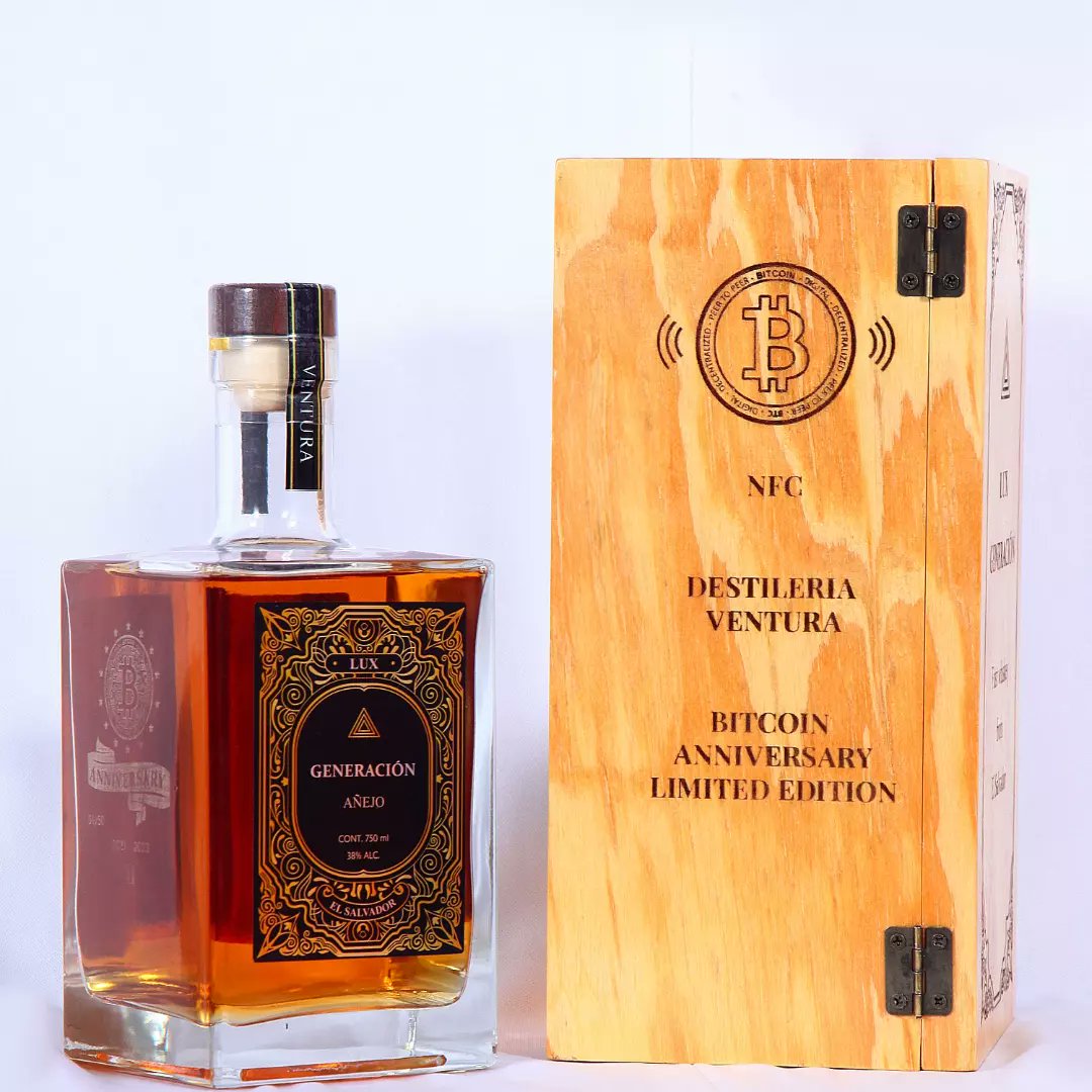 luxgeneraciones's tweet photo. Emocionados de anunciar la Subasta en Línea II de Destilería Ventura en el segundo Aniversario Bitcoin
Edición limitada de 50 botellas únicas de whiskey con tecnología NFC. Únete a la historia y la excelencia de Centroamérica. 🥃🇸🇻
https://t.co/fuCQNMvqQi
#bitcoinanniversarySV https://t.co/XSKiOyGiPq