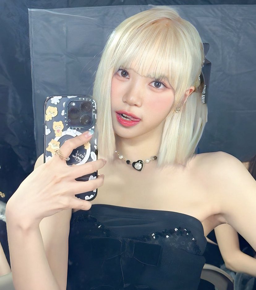 sserapics's tweet photo. CHAEWON BLONDE ?!?! https://t.co/xza0sat757