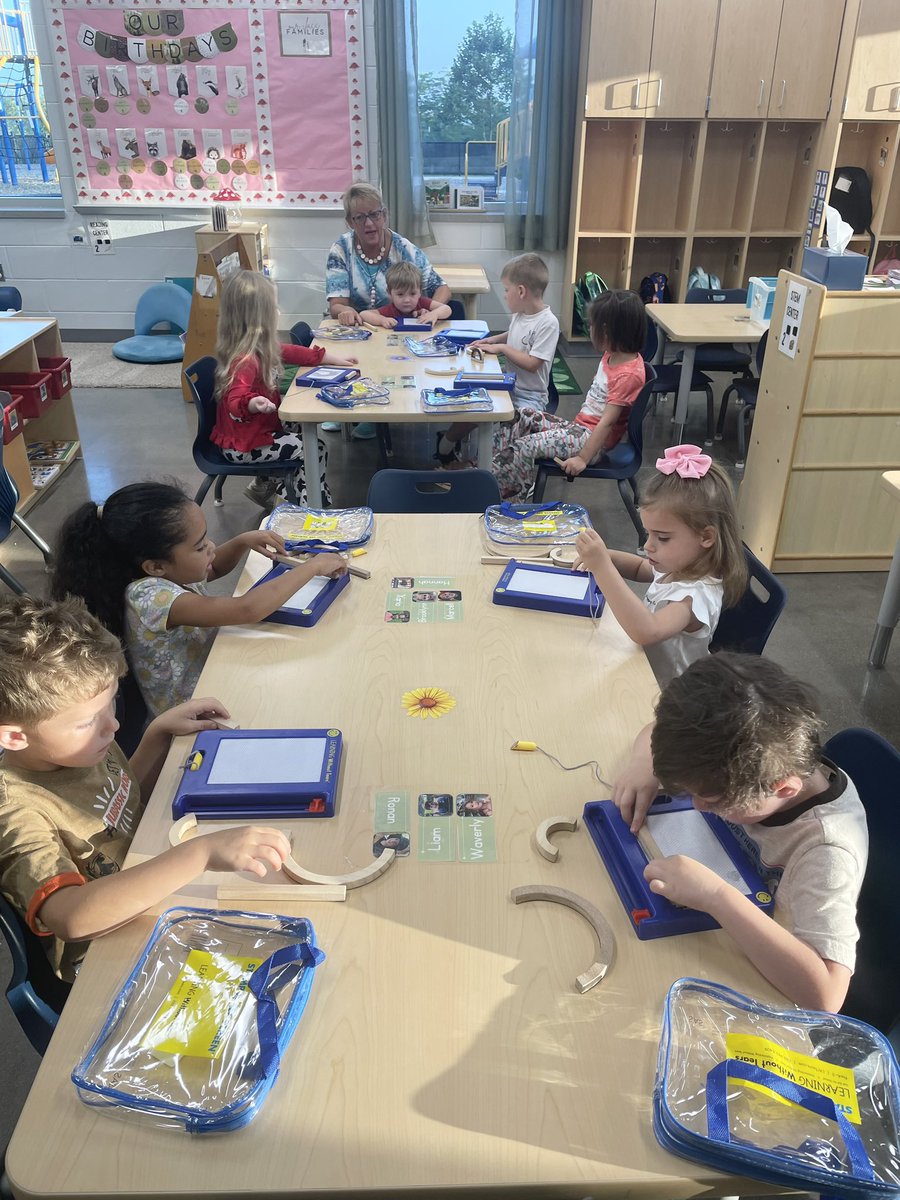 CarlenaSheeran's tweet photo. Our #LittleBruins in Nan Hildesheim’s classroom @LincolnTrailES used their Handwriting Without Tears Magnet Sets to help her preschoolers learn to write. 🔡✏️ #HCSBetterTogether #HCSPreschool #HandwritingWithoutTears #PreKRocks #BruinNation https://t.co/jVjweOgnU0