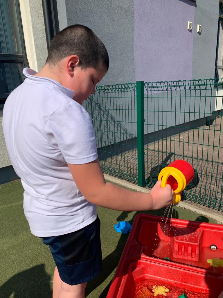 SeafieldHT's tweet photo. Outdoor water activities were just the thing this afternoon 🌊 to cool us all down #learninglounge #enhancedprovision 🌊 Lovely to use our outdoor spaces in this scorching sunshine 😎 https://t.co/gbMntsj30X