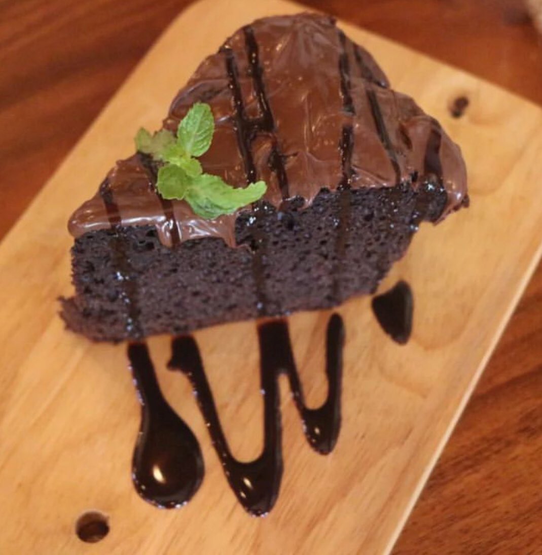 RealSushiChef's tweet photo. Excuse my afternoon with chocolate cake
チョコレート・ケーキで失礼します https://t.co/T6INAllFx1