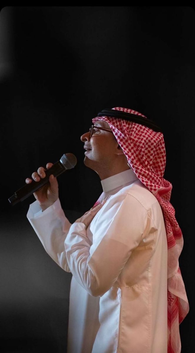 manoosh_rr's tweet photo. فزيت من نومي أناديلك
رد الصدى عنك و جيت ادورك
مشتـــــــــاق لك ولهـــــــــــــــان
لكن ذكرت انت و انا ما عادنا خلان 🥀

#عبدالمجيد_عبدالله https://t.co/7GVmoFeF9O