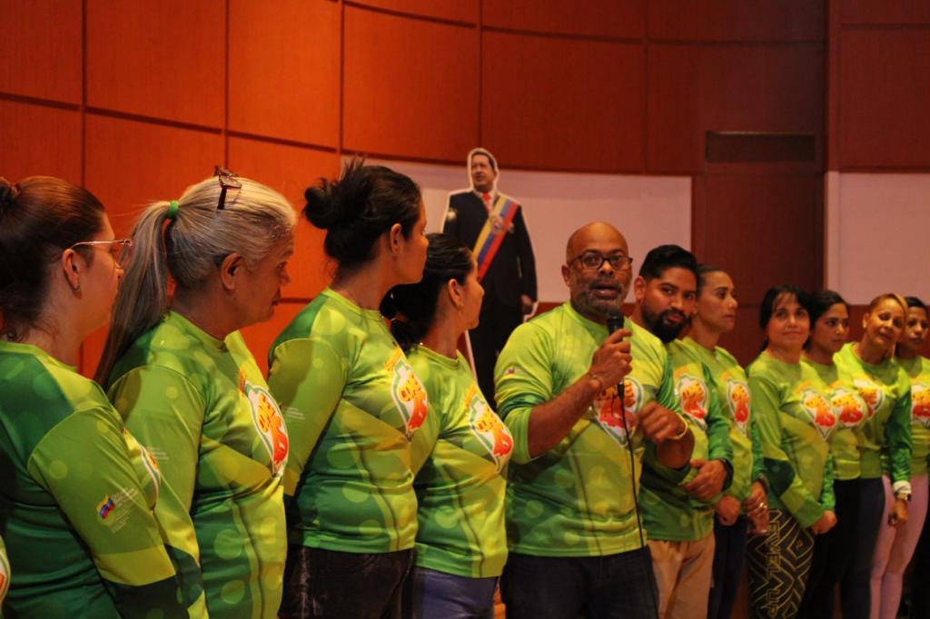 InnVenezuela's tweet photo. Directores regionales del @InnVenezuela, durante su visita a la sede central en Caracas, participaron de actividades recreativas en el marco de la campaña #AgarraDatoCome4S de la mano de los promotores de alimentación 4S.

#PuebloMásMaduro https://t.co/mbADZ5FMIt