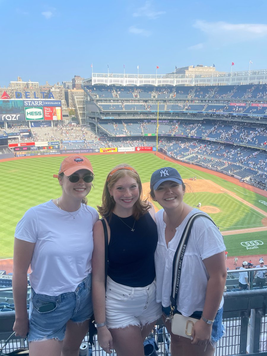 Here is a little look into the life of Megan Benz and her journey with UTNY this past summer! As a TXADPR student, Megan had the opportunity to join the program and enjoy living as a New Yorker! This is a what is life in New York is like with UTNY! 🤘🍎 🏙️ #TXADPRCreatives