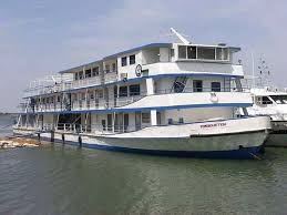 abdoulayekn1's tweet photo. L'attaque du bateau de la #COMANAV reliant #Mopti à #Tombouctou, ce jeudi 7 septembre fait un bilan de 49 civils et 15 militaires tués, selon un communiqué du gouvernement. Un deuil national de 3 jours décrété. Que leur âme repose en Paix ! https://t.co/sggGVInDzU