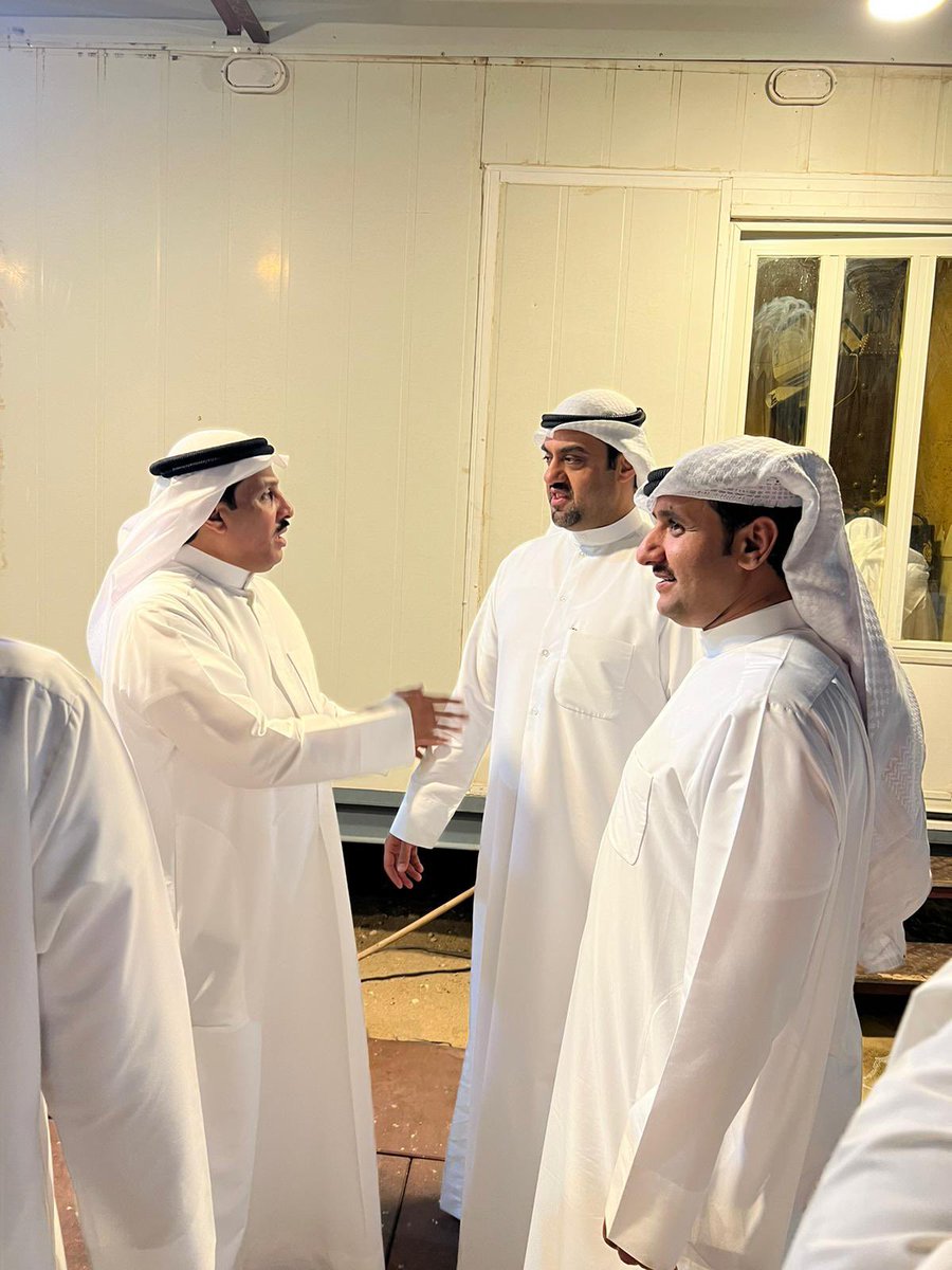 aljjahra_q8's tweet photo. عضو المجلس البلدي عبدالله عويد الهذال يلبي دعوة أصحاب الابل والحلال للاطلاع على معاناة مرتادي طريق الارتال المتفرع من طريق السالمي السريع

- الطريق بسبب الحفريات تسبب بعدة حوادث مرورية 

- طريق الارتال حيوي ويربط طريق السالمي مع العبدلية وجبد وشركات النفط الا انه يعاني من الاهمال من وزارة الاشغال

@mpw_kw 
@AbomohammadQ8