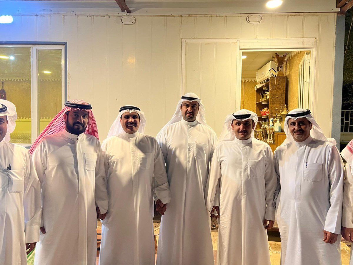 aljjahra_q8's tweet photo. عضو المجلس البلدي عبدالله عويد الهذال يلبي دعوة أصحاب الابل والحلال للاطلاع على معاناة مرتادي طريق الارتال المتفرع من طريق السالمي السريع

- الطريق بسبب الحفريات تسبب بعدة حوادث مرورية 

- طريق الارتال حيوي ويربط طريق السالمي مع العبدلية وجبد وشركات النفط الا انه يعاني من الاهمال من وزارة الاشغال

@mpw_kw 
@AbomohammadQ8