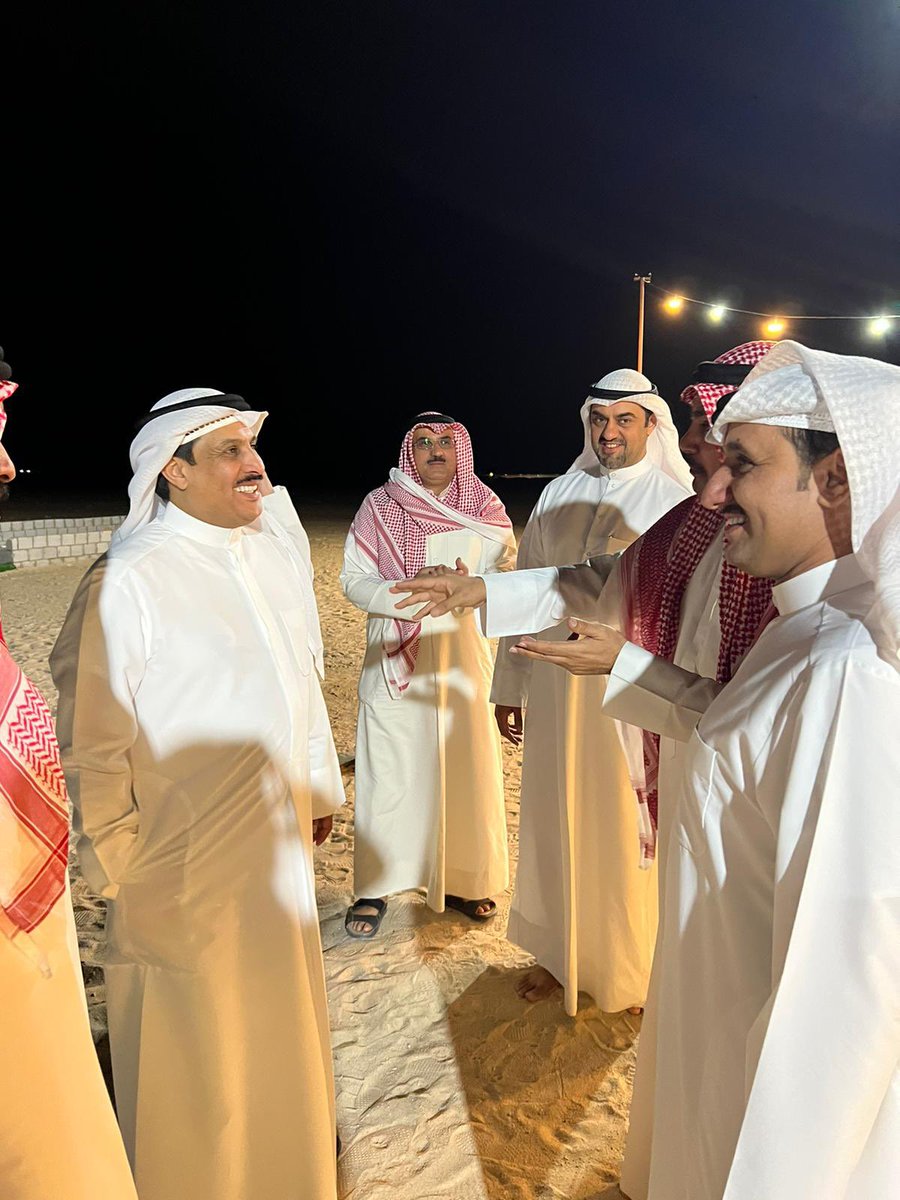 aljjahra_q8's tweet photo. عضو المجلس البلدي عبدالله عويد الهذال يلبي دعوة أصحاب الابل والحلال للاطلاع على معاناة مرتادي طريق الارتال المتفرع من طريق السالمي السريع

- الطريق بسبب الحفريات تسبب بعدة حوادث مرورية 

- طريق الارتال حيوي ويربط طريق السالمي مع العبدلية وجبد وشركات النفط الا انه يعاني من الاهمال من وزارة الاشغال

@mpw_kw 
@AbomohammadQ8