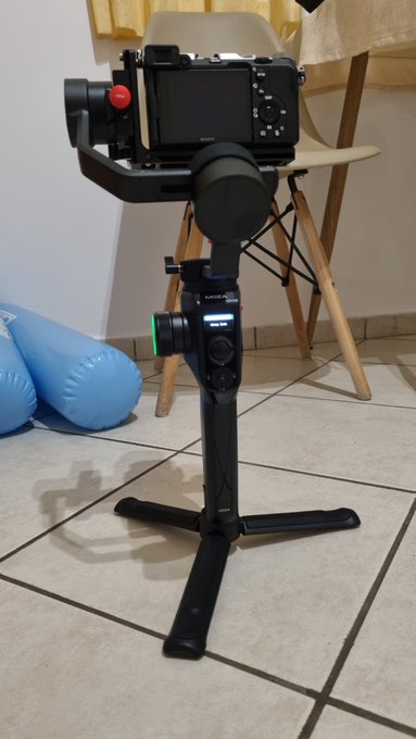 Jak wyważyć to dziadostwo. Przestawiam ten aparat w prawo i lewo, g&oacute;ra i d&oacute;ł. Sleep Mode i chuj https://t