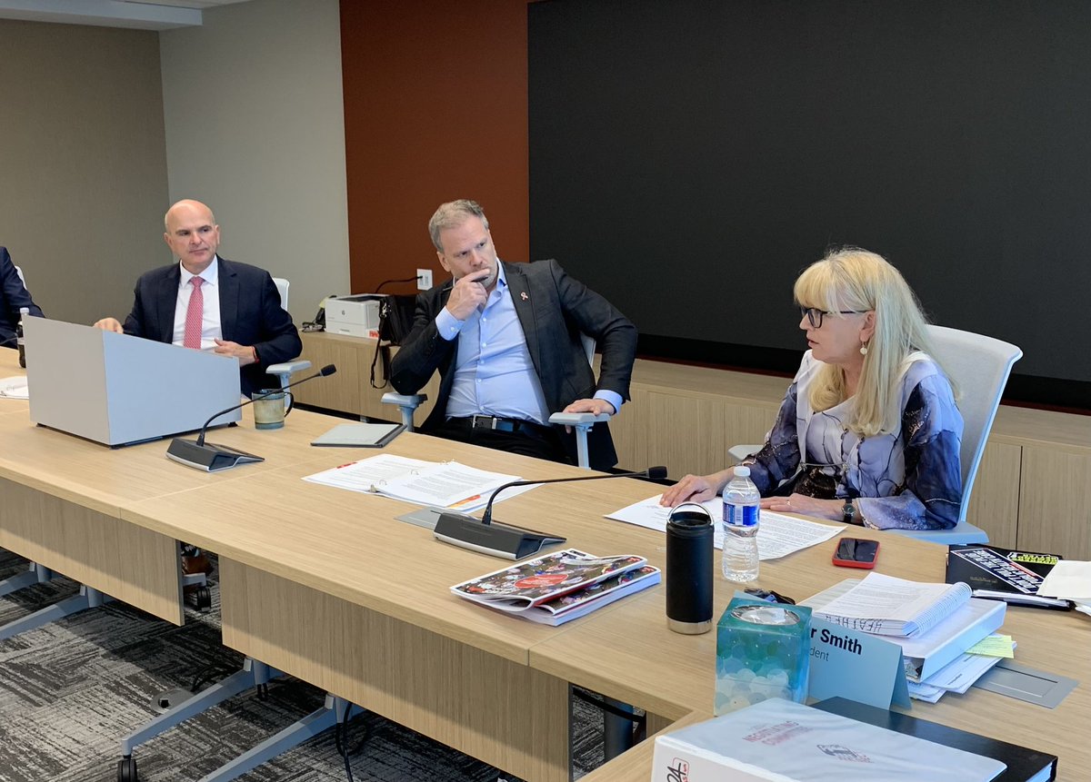 The nurse shortage, staff safety in hospitals, and mental health & addictions were some of the top concerns raised by nurses meeting with @markhollandlib and @R_Boissonnault today. Thank you to the federal ministers for taking the time to meet with Alberta nurses. #neednursesAB