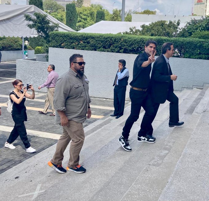 #ÚLTIMAHORA | Eduardo Verástegui (<a href="/EVerastegui/">Eduardo Verástegui</a>) llega al <a href="/INEMexico/">@INEMexico</a> para registrarse como candidato independiente rumbo a las elecciones presidenciales de 2024.