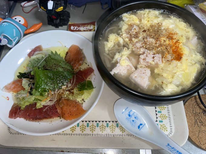 かもとじそば と、 タイムセール刺身のカルパッチョ(初めて作る)
意味わからん組み合わせでしょ?
わしも意味わからん 