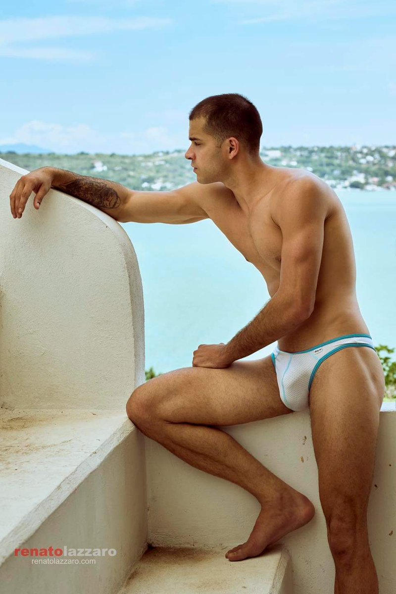GOGOMORBO's tweet photo. Cómo no me encuentro un papito así ahorita en la playa!!😍 https://t.co/WBLwhrtTqH