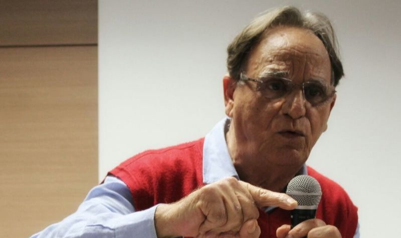 É com grande pesar que recebo a notícia do falecimento do professor Carlos Walter Porto-Gonçalves, professor da UFF de 1987 a 2019, um dos maiores geógrafos de nosso país. Porto-Gonçalves teve sua trajetória marcada também pela causa ambientalista, lutou ao lado de Chico Mendes