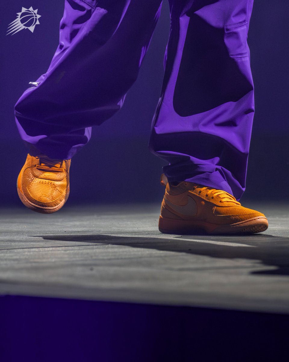 Suns's tweet photo. .@Drake reppin' the purple &amp; orange! https://t.co/OoCXAs6rtZ