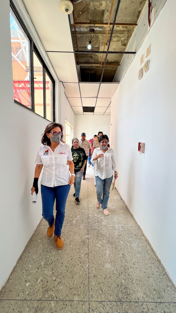 JacquelinePSUV's tweet photo. ¡Llegamos al Zulia, para trabajar por el noble pueblo zuliano!🚀
Y en la UBV sede Maracaibo vamos con todo con el #PlanUniversidadesBellas de @MVzlaBella en la recuperacion de la nueva sede✊🏼
Gracias, Pdte @NicolasMaduro por garantizar el futuro de la patria❤️🇻🇪
#PuebloMásMaduro https://t.co/j1Mq2KCOid