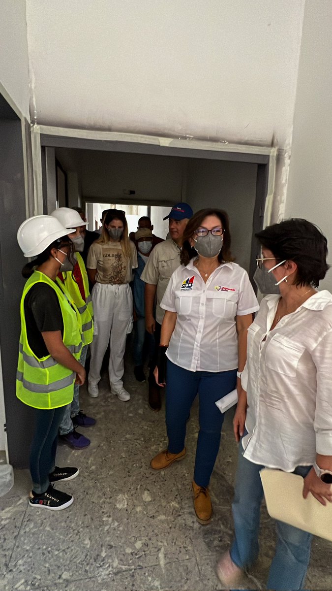 JacquelinePSUV's tweet photo. ¡Llegamos al Zulia, para trabajar por el noble pueblo zuliano!🚀
Y en la UBV sede Maracaibo vamos con todo con el #PlanUniversidadesBellas de @MVzlaBella en la recuperacion de la nueva sede✊🏼
Gracias, Pdte @NicolasMaduro por garantizar el futuro de la patria❤️🇻🇪
#PuebloMásMaduro https://t.co/j1Mq2KCOid