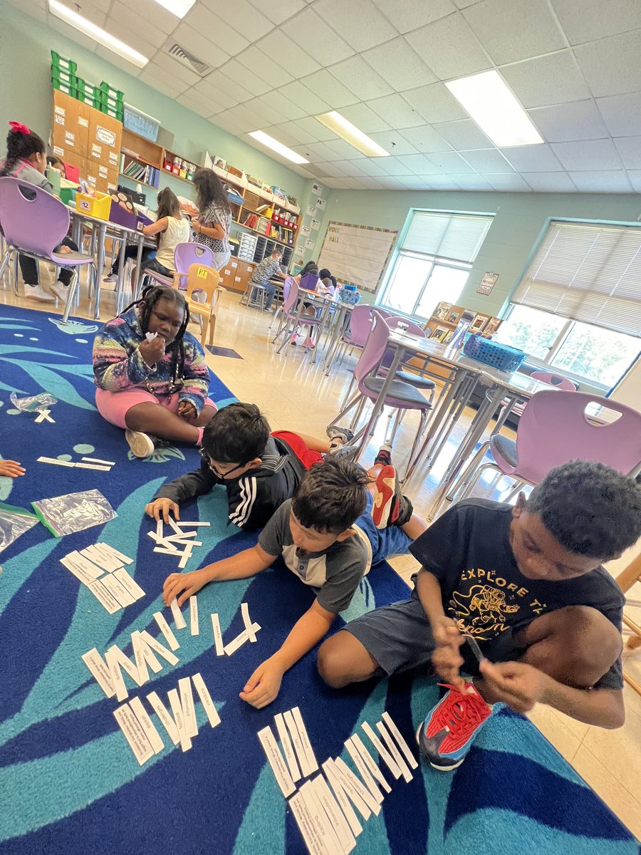 SterlingElemen1's tweet photo. Students: All Block was fun today!” We ❤️ to hear this! 3rd graders were sorting academic and topical #vocabulary words in the #teacherled lesson today! @ELeducation @CharMeckSchools #AllBlock #3rdGrade #sterlingpride🐯 #chinupcrownon👑 https://t.co/D9kYoY2kzw