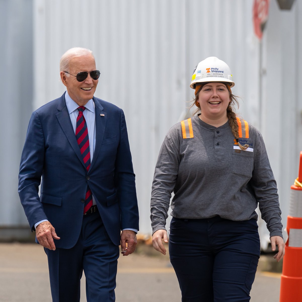 WhiteHouse46's tweet photo. Under Bidenomics, the unemployment rate for women reached a 70-year low.

Growing the economy from the middle out and bottom up means ensuring every American has access to a good-paying job. https://t.co/oJhiIq0rDB