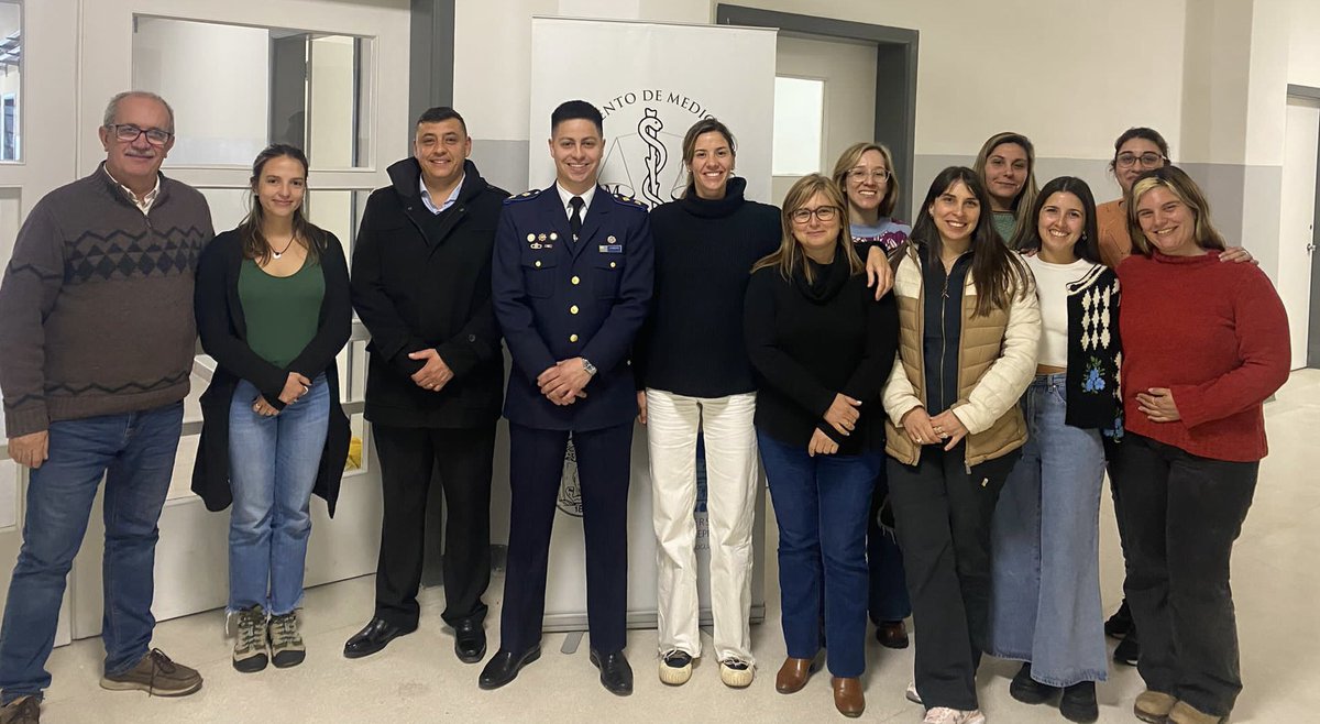 medicinalegal's tweet photo. Invitamos al Oficial Principal Sebastián Turcatti y al Suboficial Mayor Rito Lombardi de la Dirección Nacional de Policía Científica a colaborar con la formación criminalística de residentes y posgrados de Medicina Legal. https://t.co/JhJhCYx56f