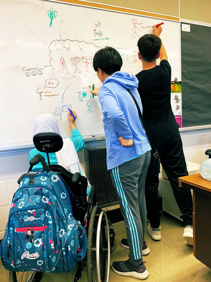 LearnMrLawrence's tweet photo. My grade 10 #VisualArts students putting their minds and creativity together with an #IdeaJam session exploring the big question… What is art?! 📸🎞️🎭🎨🖌️🖼️🤖👩🏽🎨👨🏻🎤👾🎮🤔🌳❤️💡💥
@tdsb @TDSB_Arts @TDSB_MHWB @donmillsci https://t.co/edP4tTg0QH