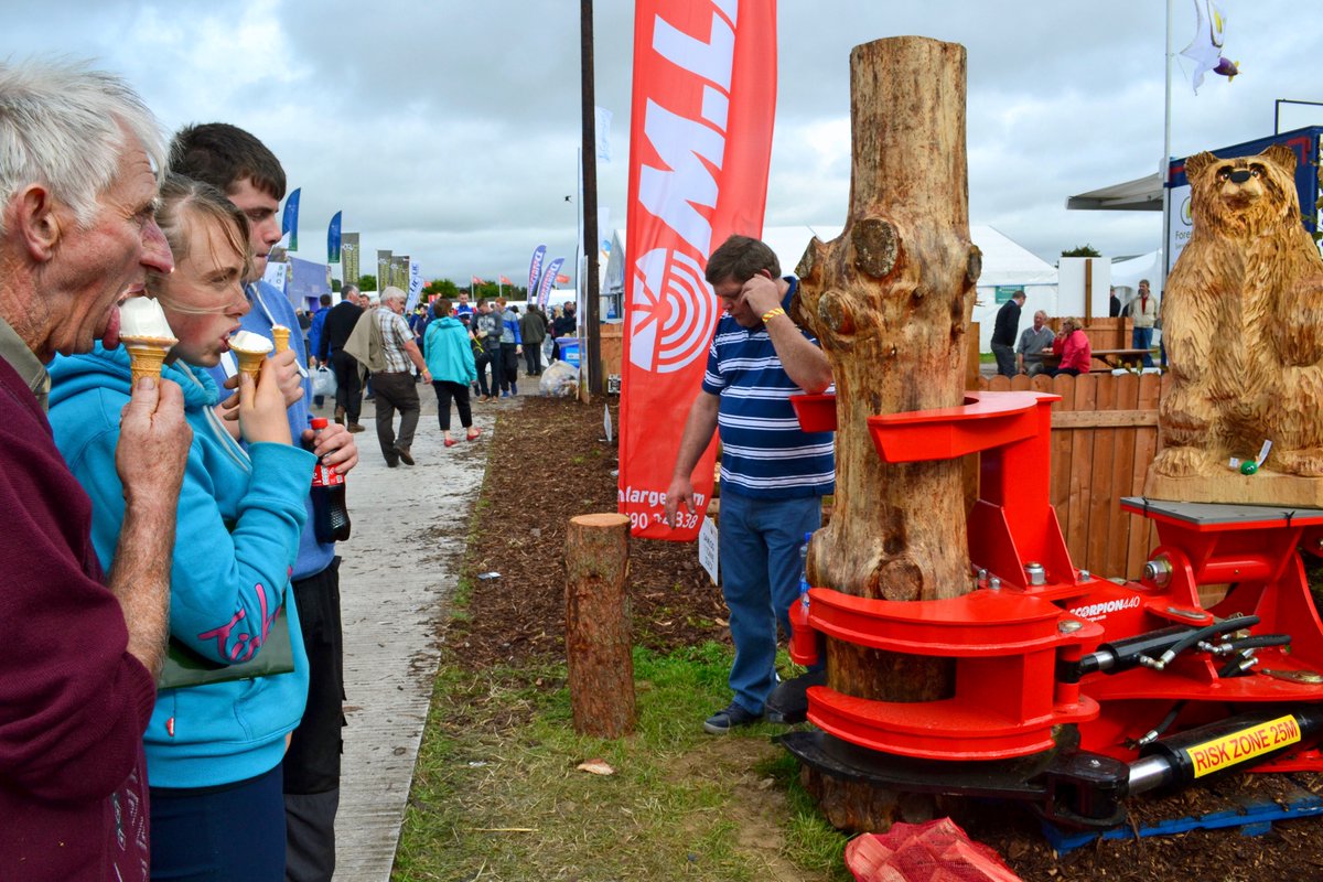 desbyrnebray's tweet photo. Look forward to the Ploughing @NPAIE #ploughing #npa #farmers #agriculture #agri #gr3 #gr111 #ricohgr3 #camera #photography #desbyrne #ireland https://t.co/Jyzbc8G02j