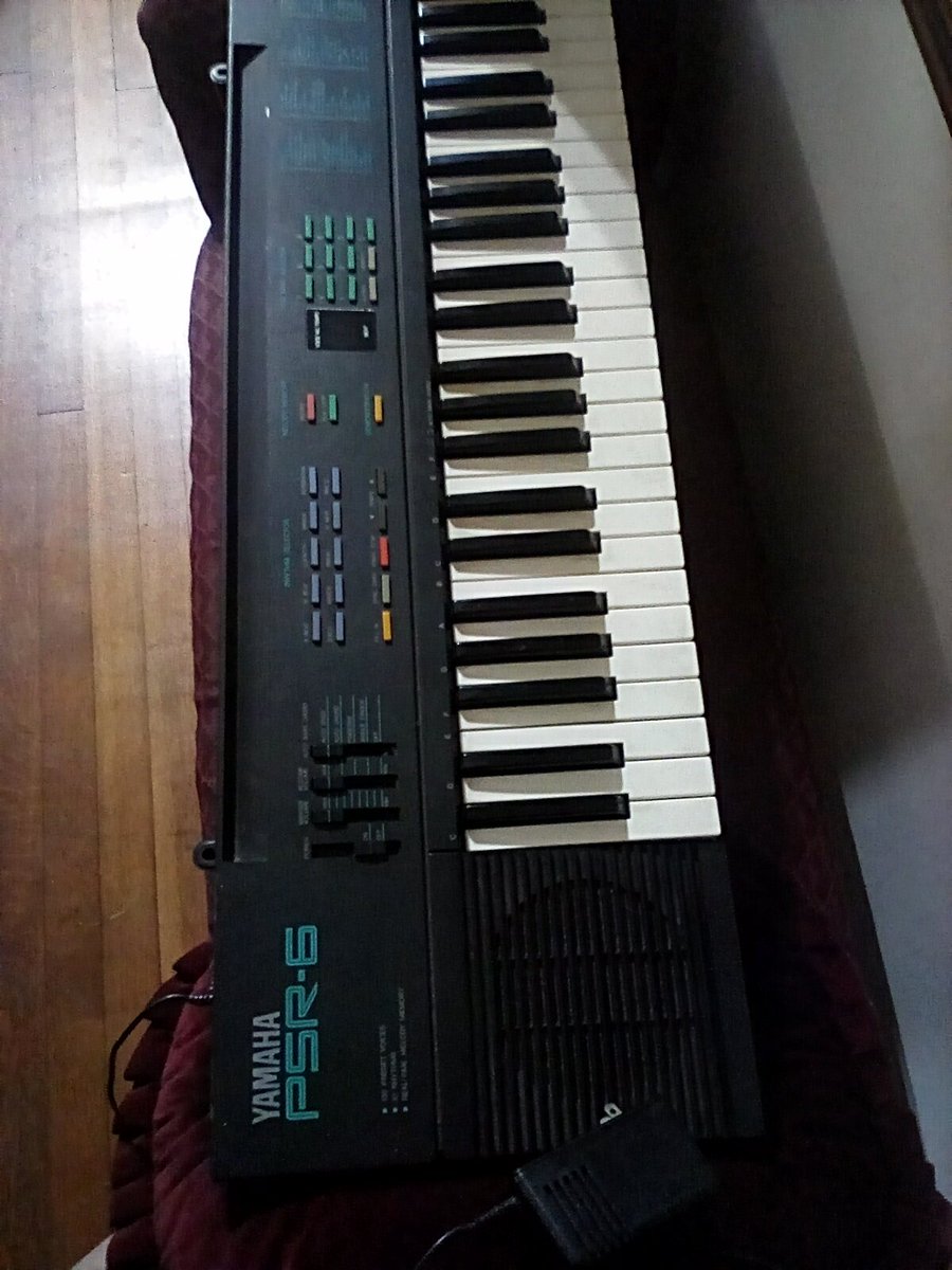 Found a Yamaha PSR-6 model electric keyboard, has a nice cable and looks pretty dope!! #electrickeyboard #churchyardsale #churchyardsalefind #yardsalefind #yeet