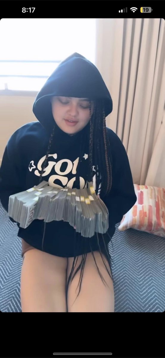 Bigbootykie's tweet image. Lmfaooo use the money to get them thighs to match