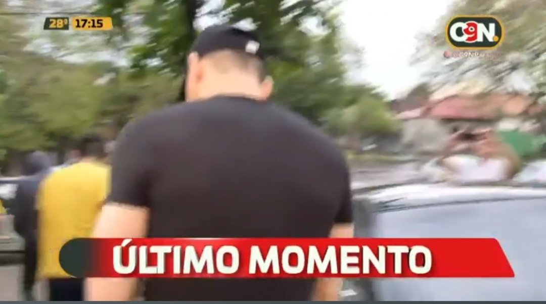 🚨"LA GLORIA ES DE DIOS"
-Fue lo que dijo Reinaldo "Cucho" Cabaña a su llegada a judiciales. 
-Cucho saldrá de la cárcel luego de 5 años. 
-La justicia no lo pudo condenar en ese periodo.
-Estará bajo arresto domiciliario en Lambaré.