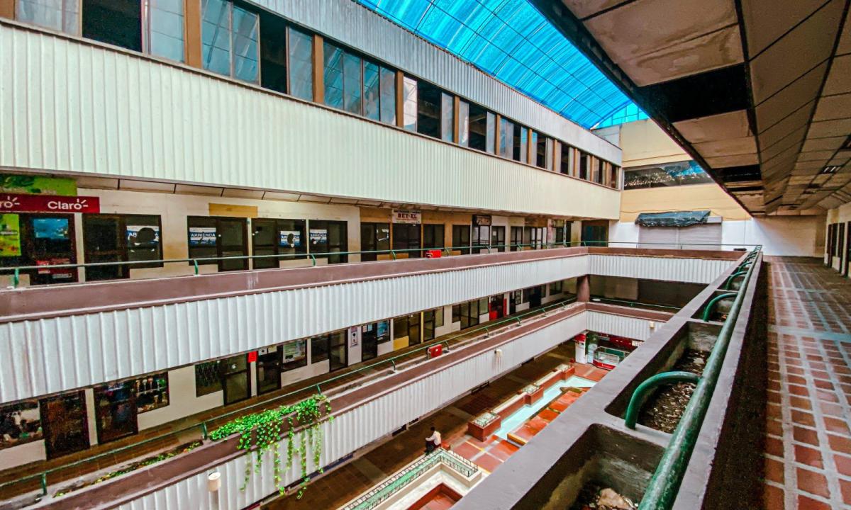 ELTIEMPO's tweet photo. 🔴 Centro comercial de Buenaventura que era de la mafia pasará a los pequeños negociantes ➡️https://t.co/juPdNazK82 https://t.co/x3k0l1hfCI