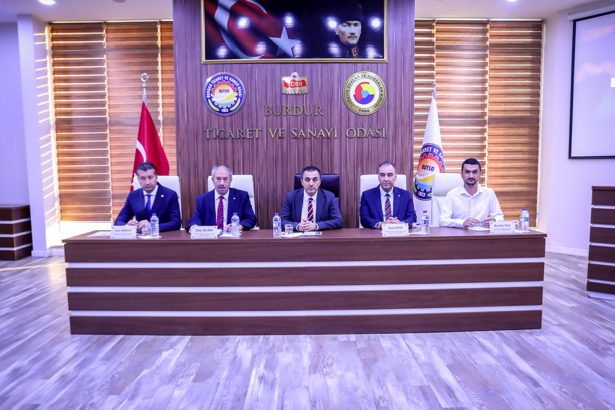 Burdurvalilik's tweet photo. Valimiz Sn. @valiturkeroksuz, Burdur Ticaret ve Sanayi Odası tarafından düzenlenen “Burdur’un Ekonomik Yapısı ve Vizyonel Öneriler” adlı toplantıya katılarak ilimizin iş insanları ile bir araya geldi. https://t.co/SPVFNLXu1t