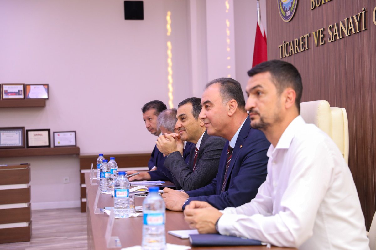 Burdurvalilik's tweet photo. Valimiz Sn. @valiturkeroksuz, Burdur Ticaret ve Sanayi Odası tarafından düzenlenen “Burdur’un Ekonomik Yapısı ve Vizyonel Öneriler” adlı toplantıya katılarak ilimizin iş insanları ile bir araya geldi. https://t.co/SPVFNLXu1t