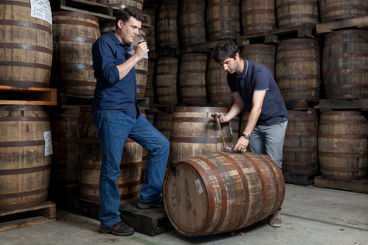 #BUSINESS Sorry Kentucky, France might be the next whisky capital.

Thirty years ago, you could count all the whisky producers in France on one finger. Today, there are at least 120 distillers!

In partnership with @SpiritGuy.

➡️france-amerique.com/sorry-kentucky…