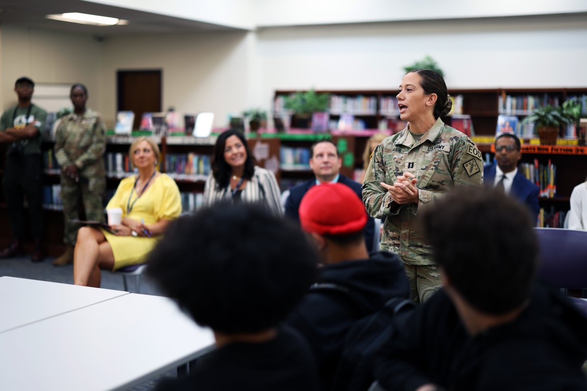 20thCBRNE's tweet image. The 20th CBRNE Command leadership, Brig. Gen. Daryl O. Hood and Command Sgt. Maj. Dave Silva, came to the first day of school for Joppatowne High School on Sept. 6 to speak with the freshmen who have enrolled in the JROTC program.

#HCPS #JROTC #TeamAPG #LibertyWeDefend