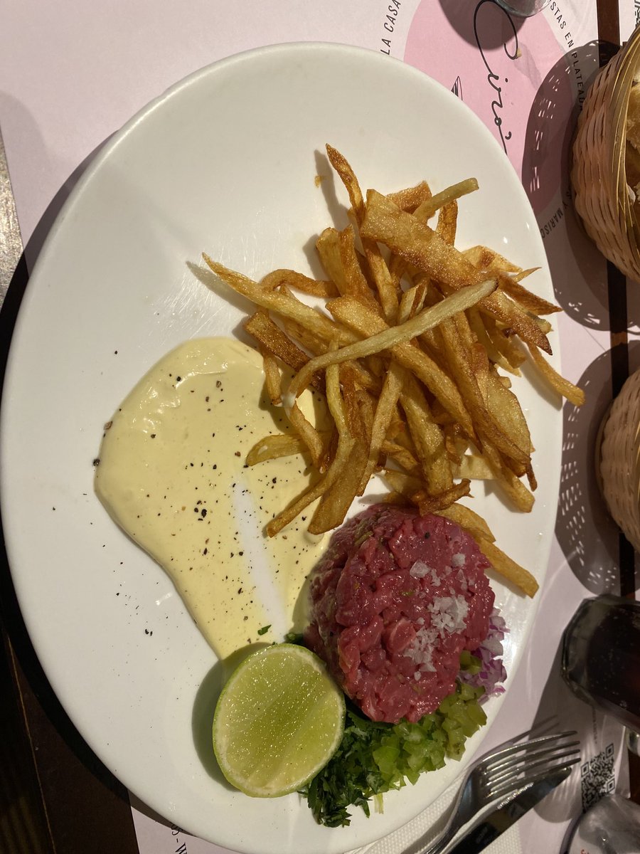 Marila121's tweet photo. Almorzando con @gugasurf1980 hemos decidido que vamos a pasar de largo de #TipyTap y hacer una variación… #Ciros se ganó un aplauso!! Que presentación! https://t.co/y6Xz30Flz8