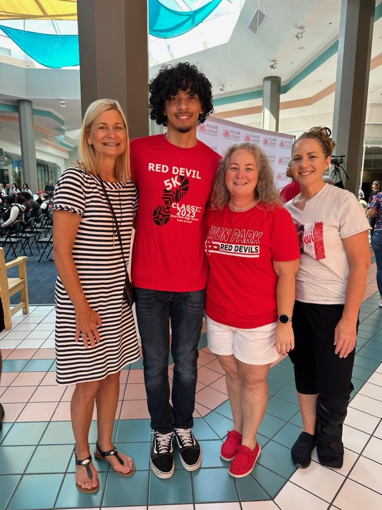TimLeeseberg73's tweet photo. Congrats to Jose Silva, APHS, who was selected to sit on the FHSAA  Student-Athlete Advisory Committee! 
A JR from APHS who participates in cross country, track &amp; field, &amp; basketball. https://t.co/dtvCBPzwou