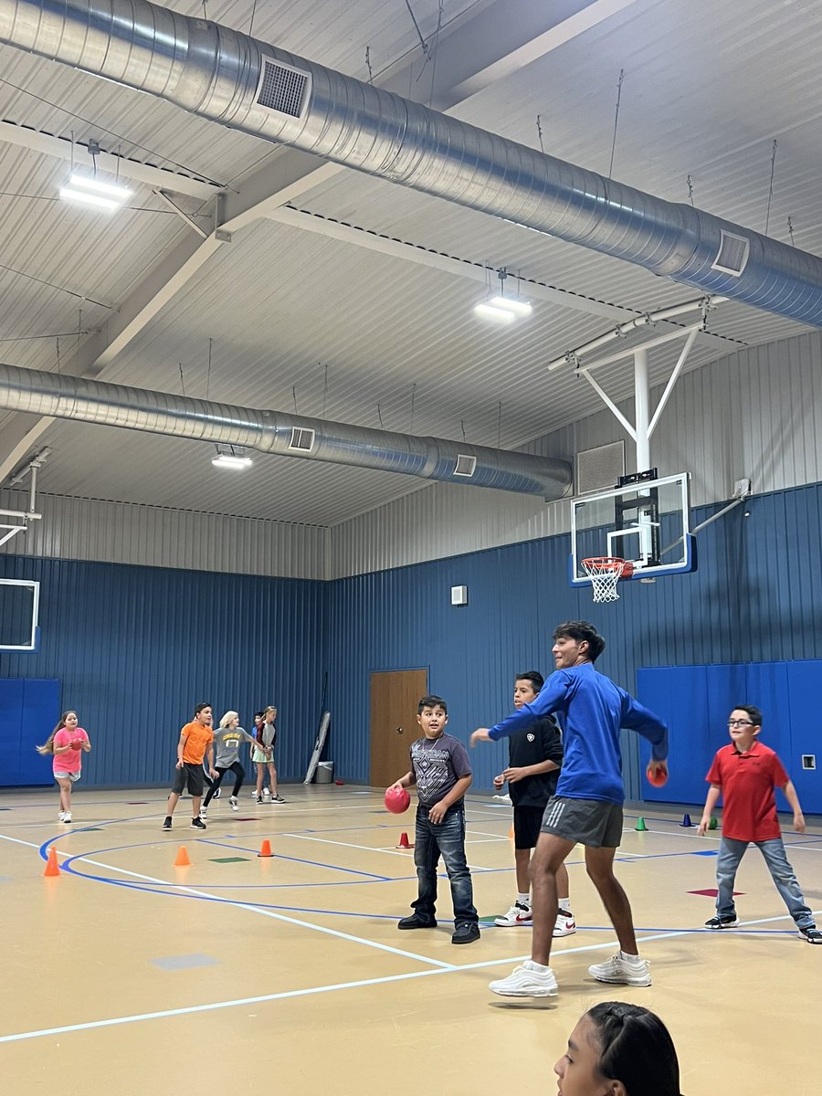 <a href="/SunrayISD1/">SunrayISD</a> <a href="/SABC_AthBooster/">Sunray_Athletic_Boosters</a> <a href="/damianbc11/">Damian Barragan</a> One of the best thing ms about coaching in a small town, when your Senior starting receiver shows up for P.E. dodgeball at the elementary!! #PlayProud