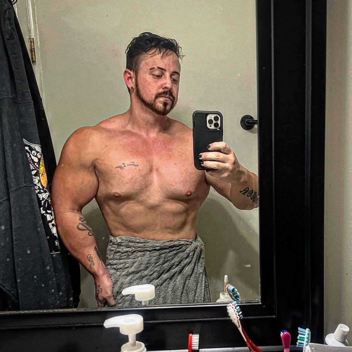 Feeling pretty good at current weight. 

#flex #bodybuilder #bodybuilding #muscle #muscles #body #focused #strong #pump #gains #gainz #gym #fit #fitness #fitguy #gymlife #lifestyle #selfie #fitfam #grow #fatloss #weightloss #diet