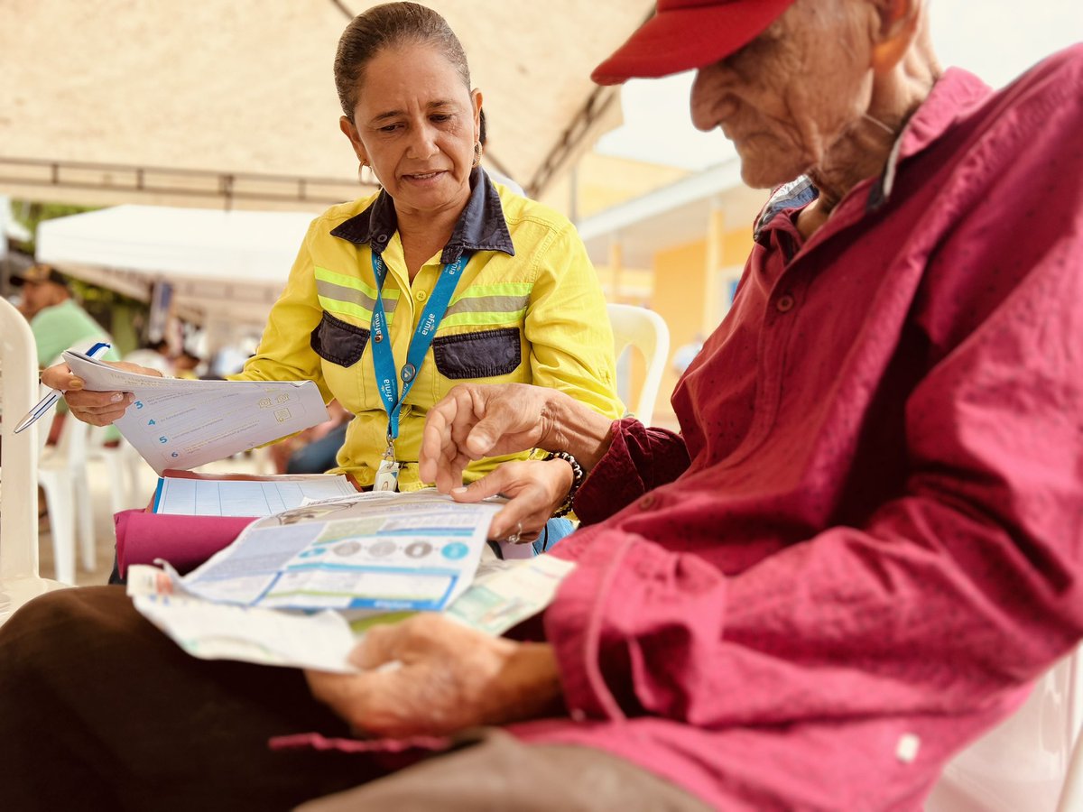 DefensoriaCol's tweet photo. Aún estás a tiempo de aprovechar la jornada de #DefensoríaEnTuComunidad que estamos haciendo en Cereté, con la #UnidadMóvil, de la mano de @USEmbassyBogota. 

Si estás en algún municipio de Córdoba y tienes una queja por vulneraciones de derechos, acércate.

#NosUnenTusDerechos🤝 https://t.co/bI9IAVq8pg