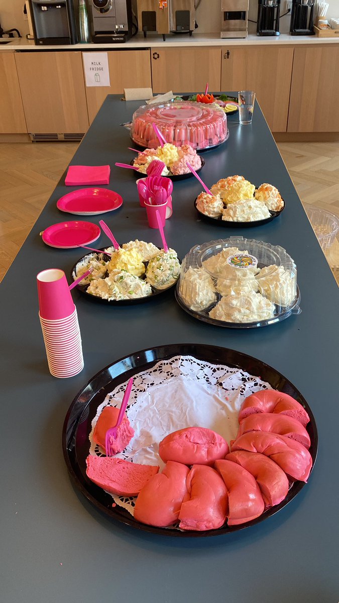 dishapatel225's tweet photo. Pink day at Cash App! 😍 https://t.co/PJ32qi9bXt