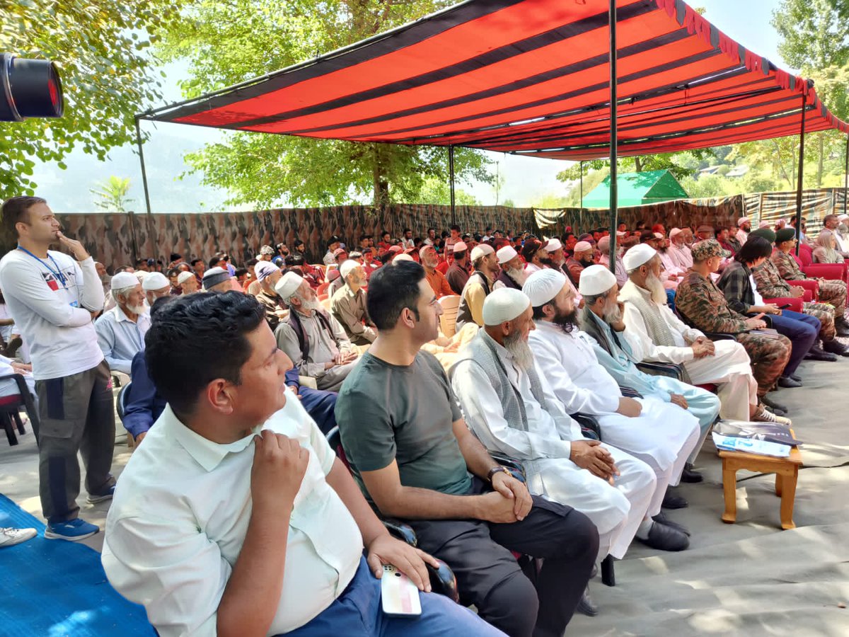 UriGlow22's tweet photo. #AntiNarcotics Campaign organised by #IndianArmy and J&amp;K Rural Devp Soc in #Uri. Religious leaders, professionals &amp; opinion makers participated in event attended by large crowd. Motto of event-achieving a Drug Free Society
@adgpi
@NorthernComd_IA
@ChinarcorpsIA 
@awazebaramulla https://t.co/KQEfutLrj3