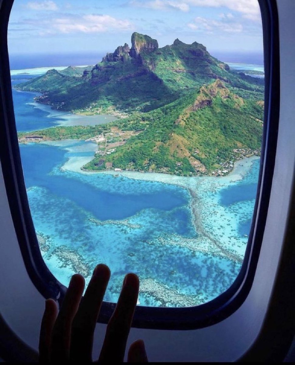 viewsoff's tweet photo. Bora Bora from the sky. https://t.co/HBnemAQATe