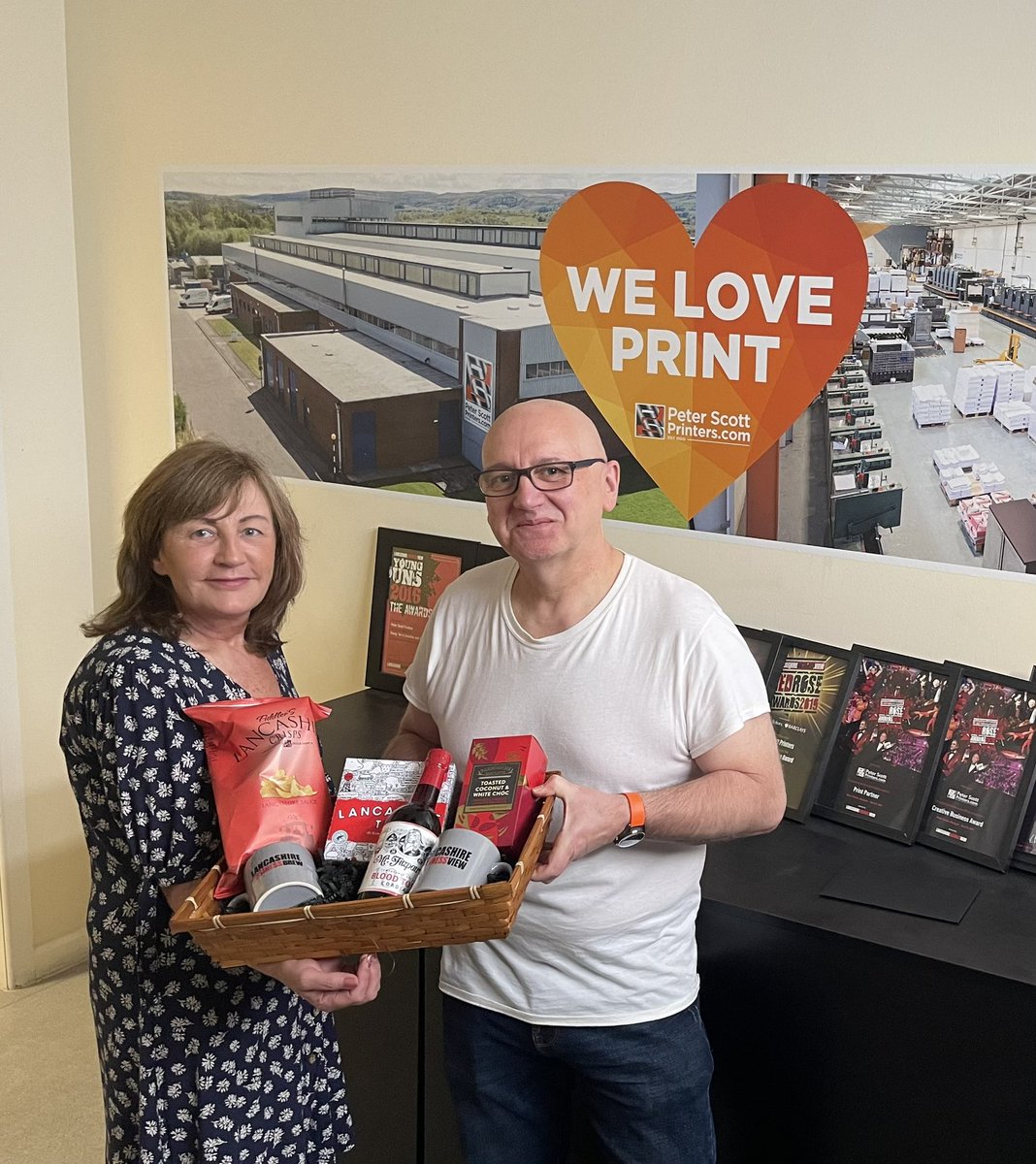 Great start to the day delivering  ‘Thank You’ gifts to our <a href="/redroseawards/">Red Rose Awards 🌹</a> 2023 sponsors 🌹 

Fab to catch up with my old colleagues <a href="/PSP_Print/">Peter Scott Printers</a> - sponsors of the Creative Category, print partner for the #RRA23 and printer of <a href="/LBVmagazine/">Lancashire Business View</a> 📖

#Partnerships #RRA24